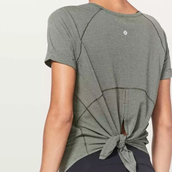 Lululemon Open Up Tie Back Tee SS T-Shirt Honeycomb Mesh Camo Green Size 4 EUC - Picture 1 of 15